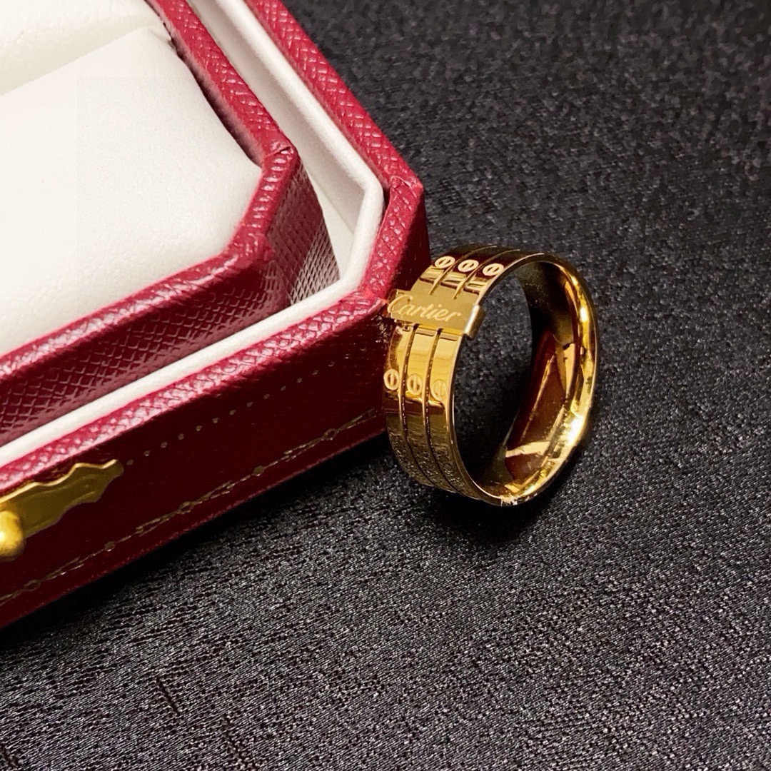Cartier 夏天 款，简约的设计，超 又显手白，简直爱了 又可以跟其他款式叠搭一起，百搭～ 码数：6、7、8码