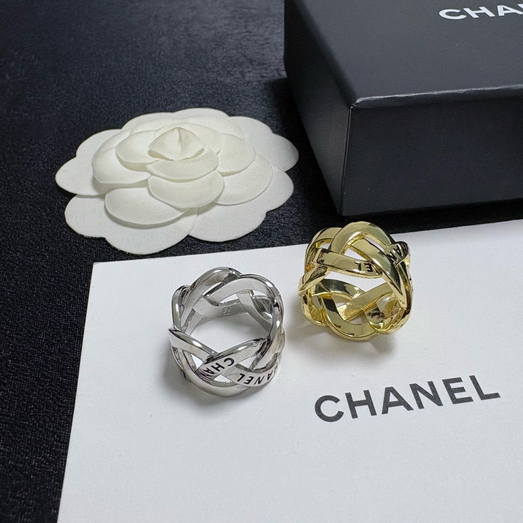 Chanel 高端品质上新 小香风Chanel亮面 系列造型 编织金、银戒指 夏天 款 简约的设计