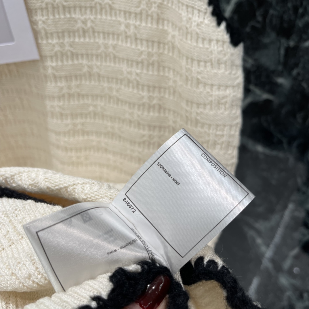 小香 26春夏新款 针织连衣裙 撞色花边 简约优雅又有小香风气质 无袖设计春夏穿超清爽 A字版型显瘦显高