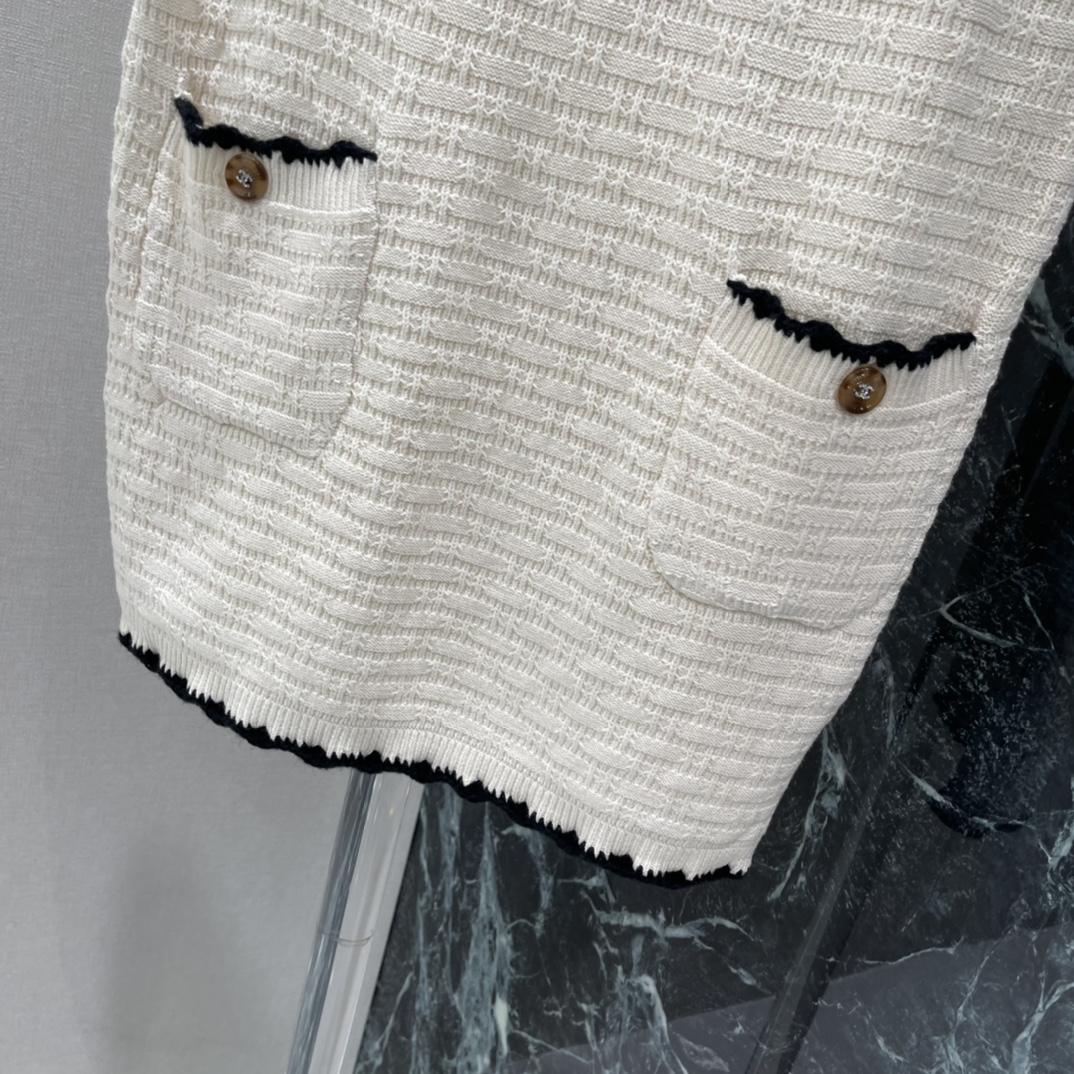 小香 26春夏新款 针织连衣裙 撞色花边 简约优雅又有小香风气质 无袖设计春夏穿超清爽 A字版型显瘦显高