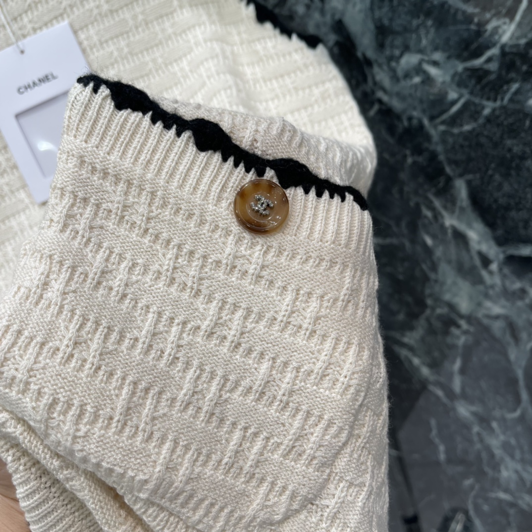 小香 26春夏新款 针织连衣裙 撞色花边 简约优雅又有小香风气质 无袖设计春夏穿超清爽 A字版型显瘦显高