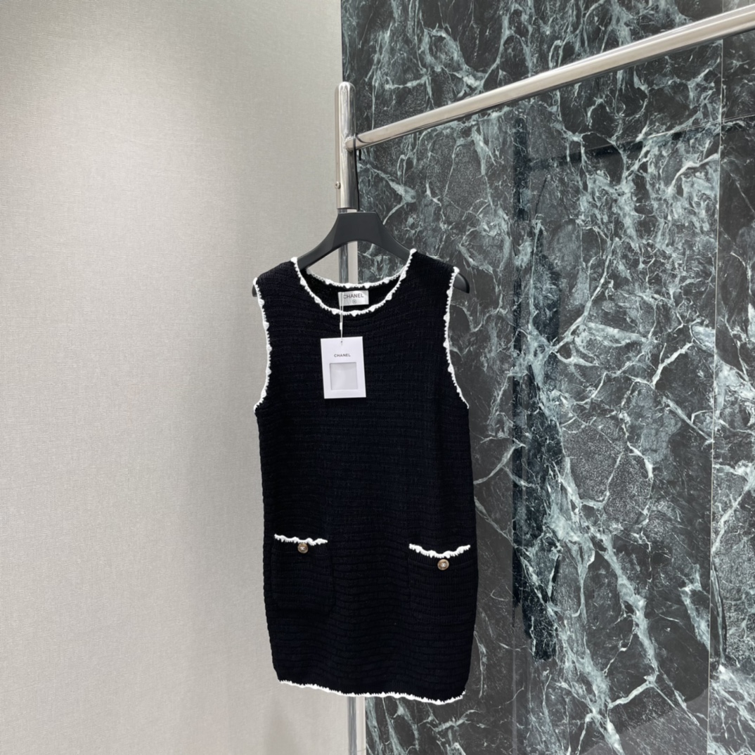 小香 26春夏新款 针织连衣裙 撞色花边 简约优雅又有小香风气质 无袖设计春夏穿超清爽 A字版型显瘦显高