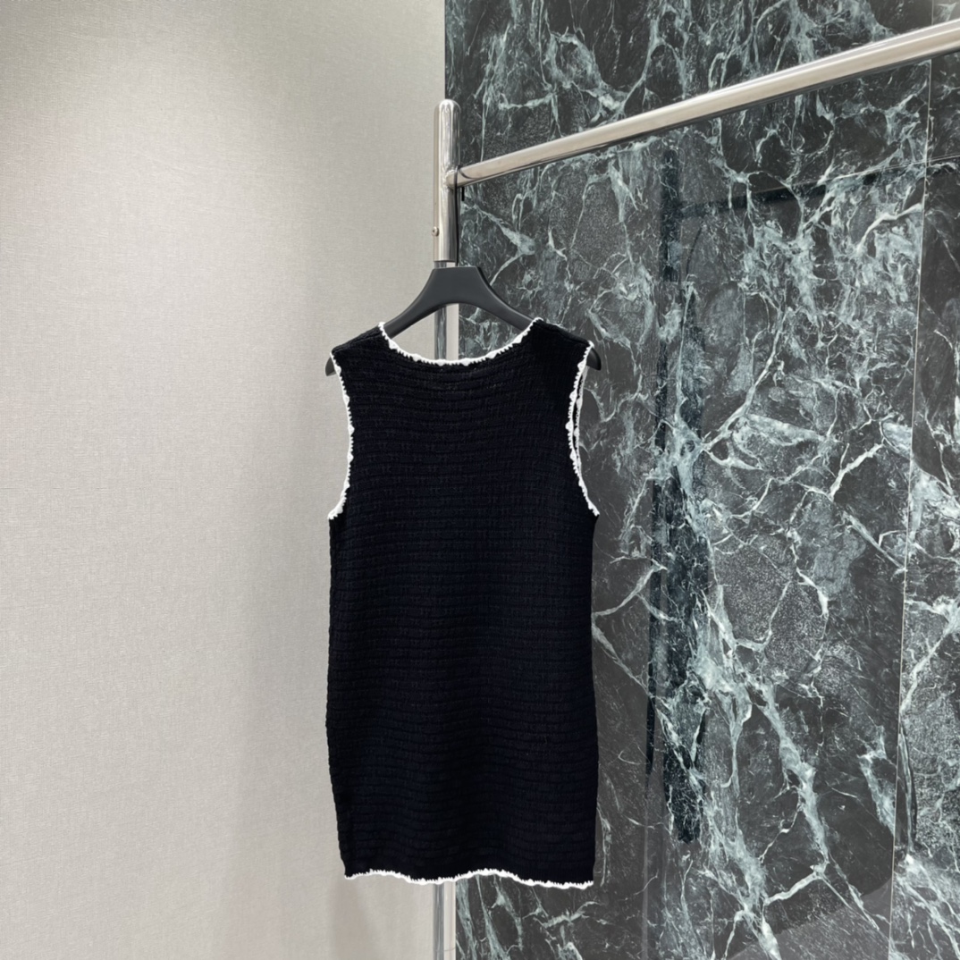 小香 26春夏新款 针织连衣裙 撞色花边 简约优雅又有小香风气质 无袖设计春夏穿超清爽 A字版型显瘦显高