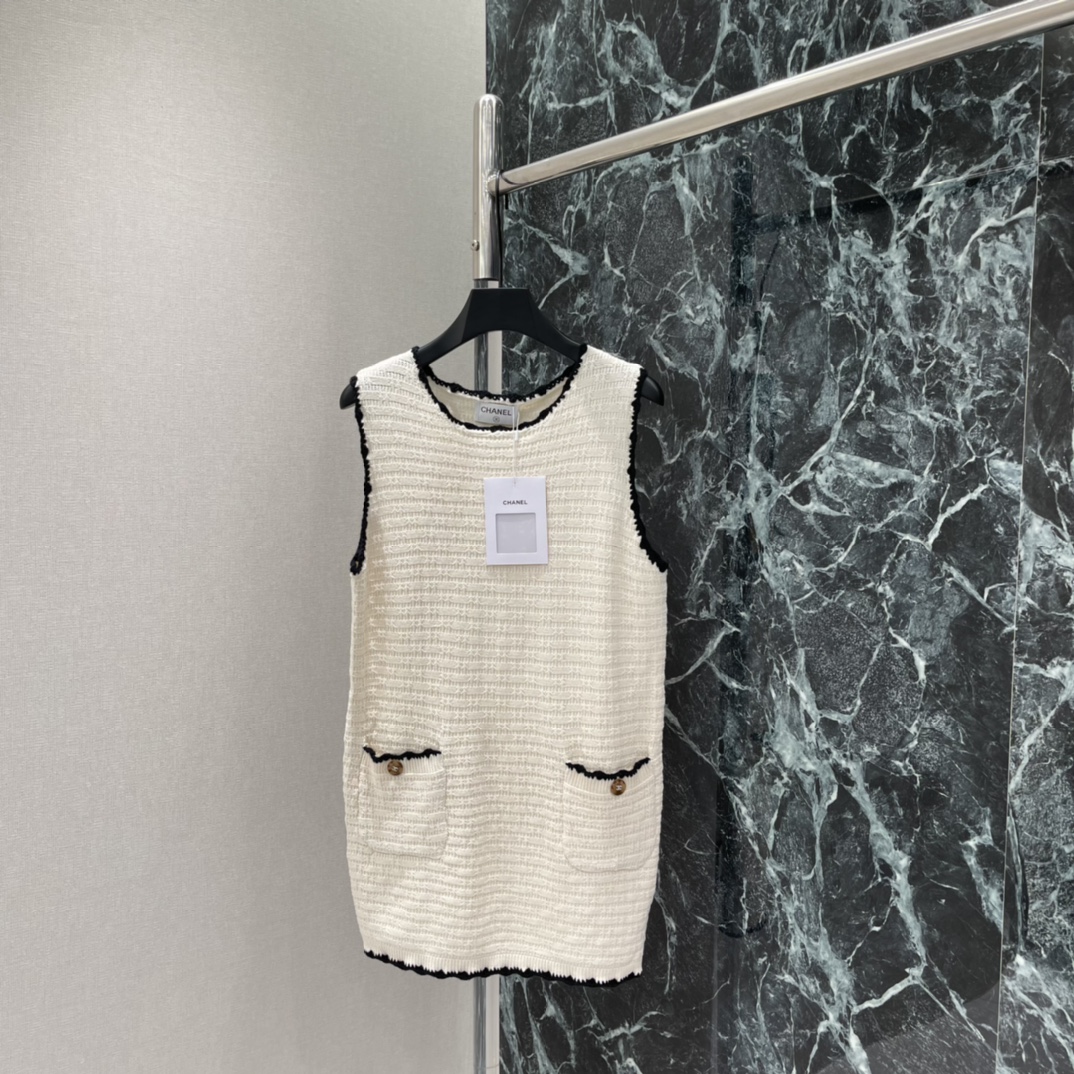 小香 26春夏新款 针织连衣裙 撞色花边 简约优雅又有小香风气质 无袖设计春夏穿超清爽 A字版型显瘦显高