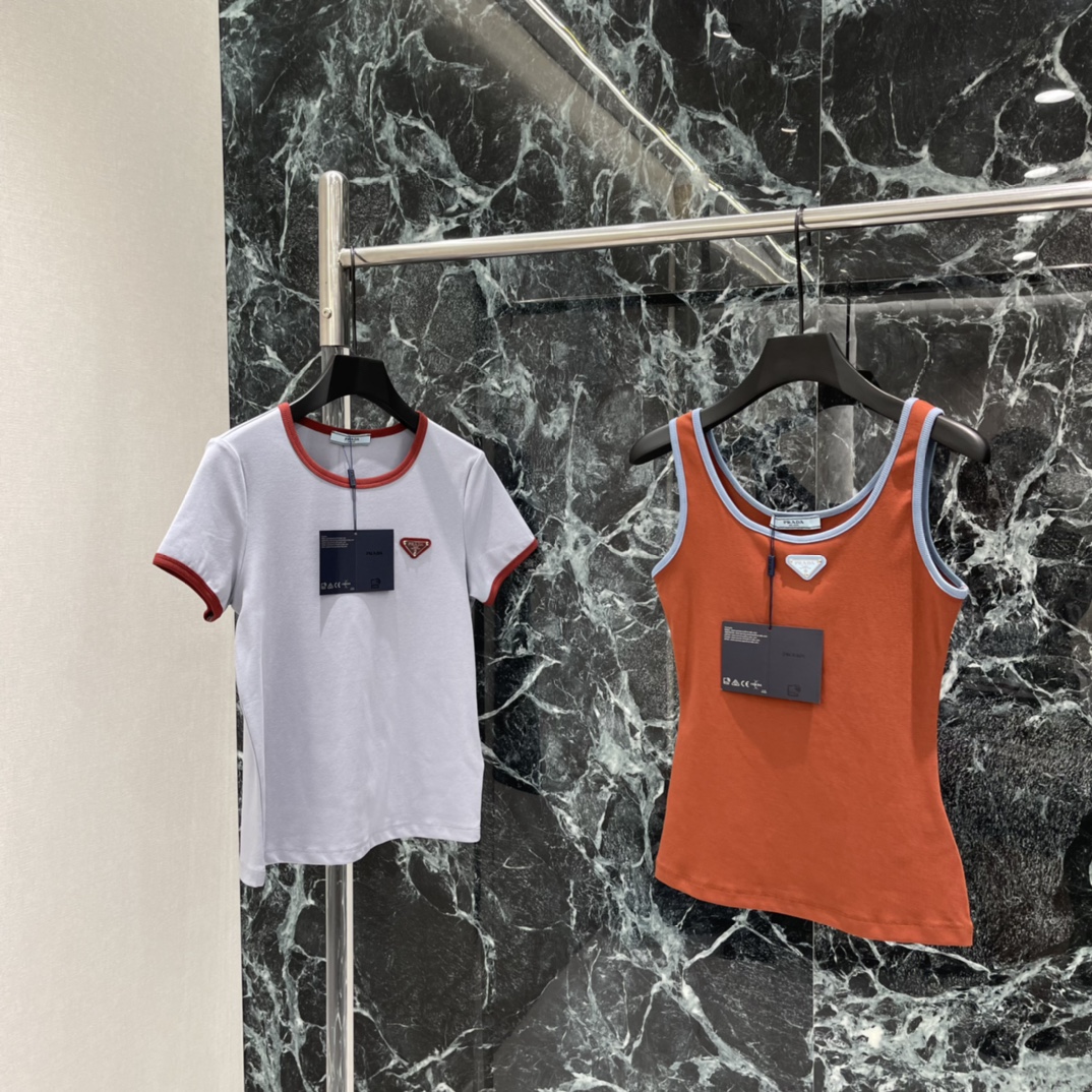 PD 26春夏新款 橙色针织背心 浅蓝滚边设计 简约又有细节感。胸前三角徽标超有辨识度 品牌感满满!无袖