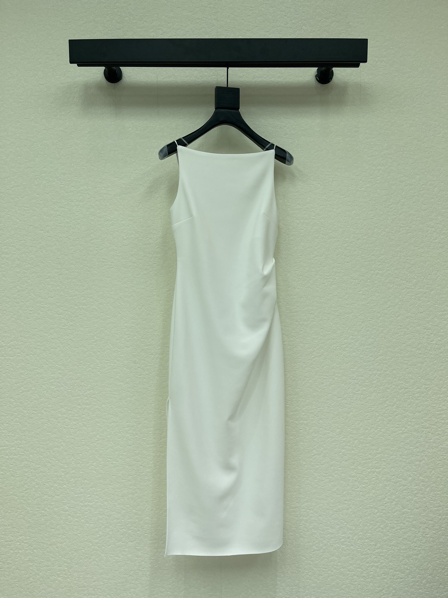 NO:752305,*26 new spring and summer sleeveless slim-fit suspender dress, which fits the body shape and is elegant and slimming. Simple and elegant, suitable for commuting, dating, parties and other occasions. The waist is naturally narrowed to modify the body proportions. The black classic and versatile, easy to match with jackets or accessories, easy to switch styles, a must-have and practical wardrobe item!  SML AA,,skirts,jackets & coats,19860909*26春夏新款无袖修身吊带连衣裙,贴合身形,优雅显瘦.简约大方,适合通勤、约会、聚会等多场合穿搭.腰部自然收腰,修饰身形比例,黑色经典百搭,轻松搭配外套或配饰,轻松切换风格,衣橱必备实用单品！SML AA,,skirts,jackets & coats,,Women's clothing