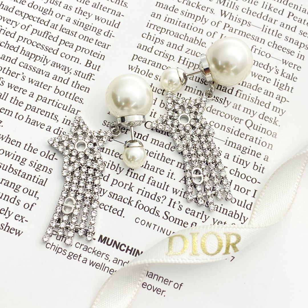 Dior DIOR耳钉 款火爆上新