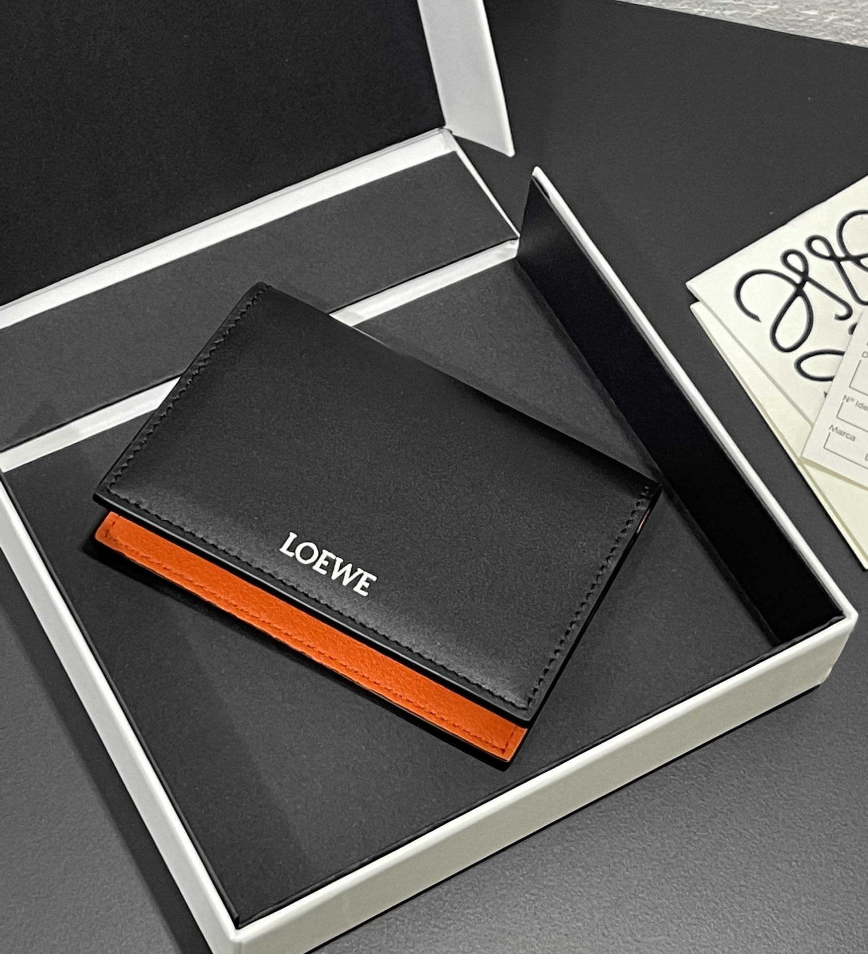 NO:741121,Napa cowhide bifold business card holder, four card slots, contrasting cowhide lining, model number 3809, size 10.5*7.5, Loewe wallet, loewe, wallets, cowhide19860909纳帕牛皮对折名片夹 四个卡位 撞色牛皮内里 款号3809 尺寸10.5*7.5,罗意威钱包,loewe,wallets,cowhide,欧美剧