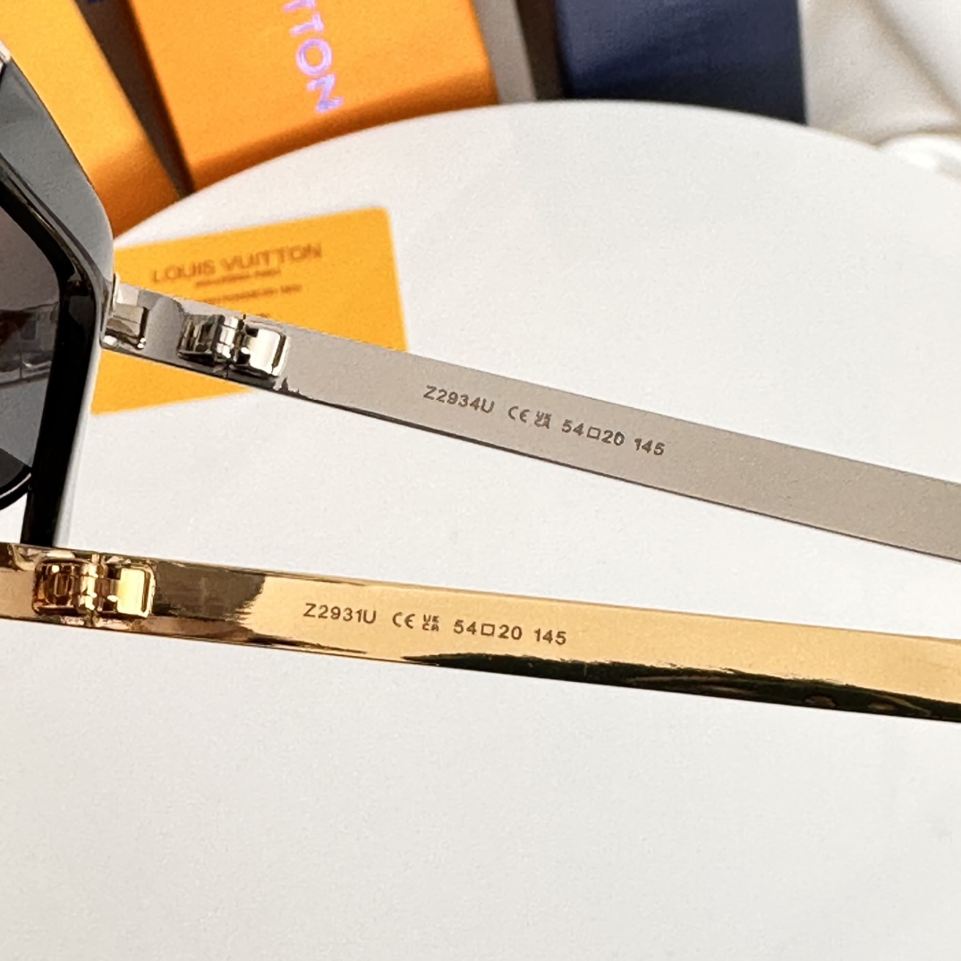 ‼️LOUIS VUITTO*米兰春夏新款～标志性花卉徽标logo镜腿，搭配时尚小方框MODEL：Z29