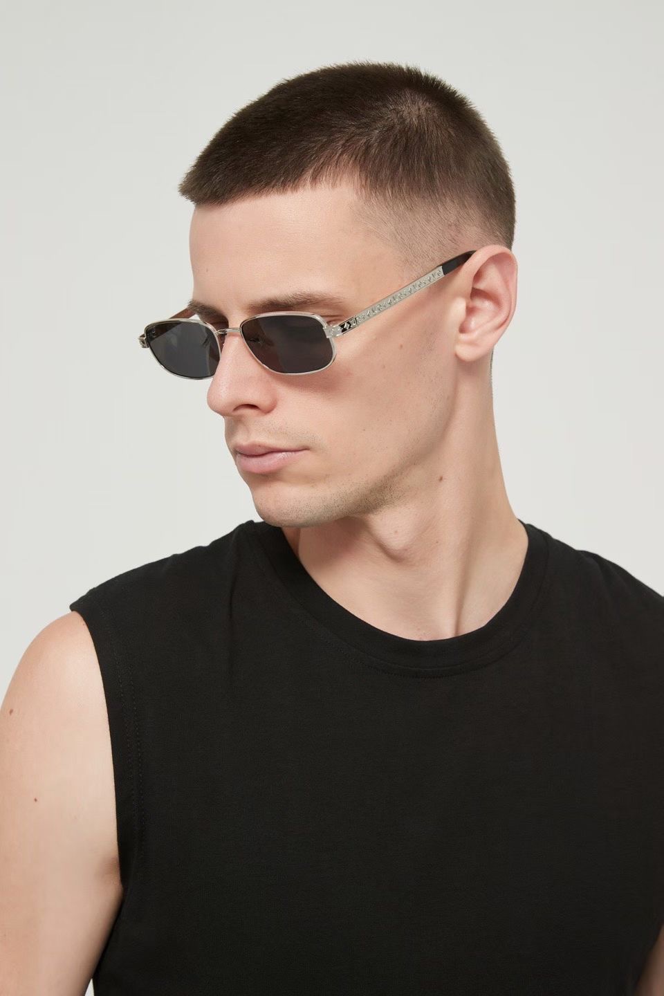 ‼️ 模特图 LOUIS VUITTO*米兰春夏新款～标志性花卉徽标logo镜腿，搭配时尚小方框MODE