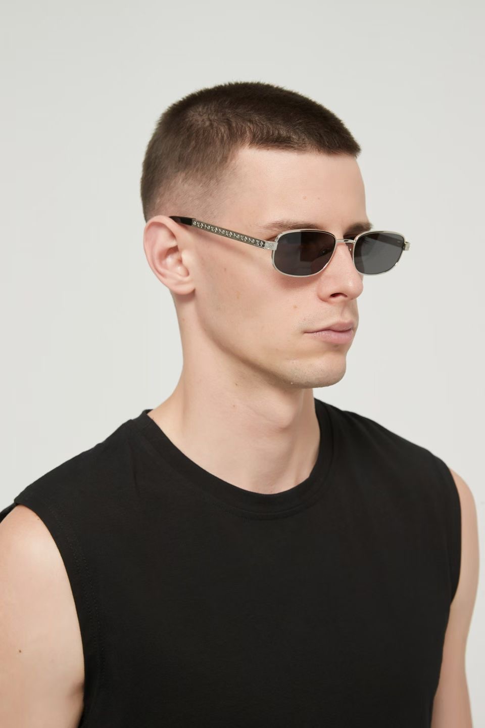 ‼️ 模特图 LOUIS VUITTO*米兰春夏新款～标志性花卉徽标logo镜腿，搭配时尚小方框MODE