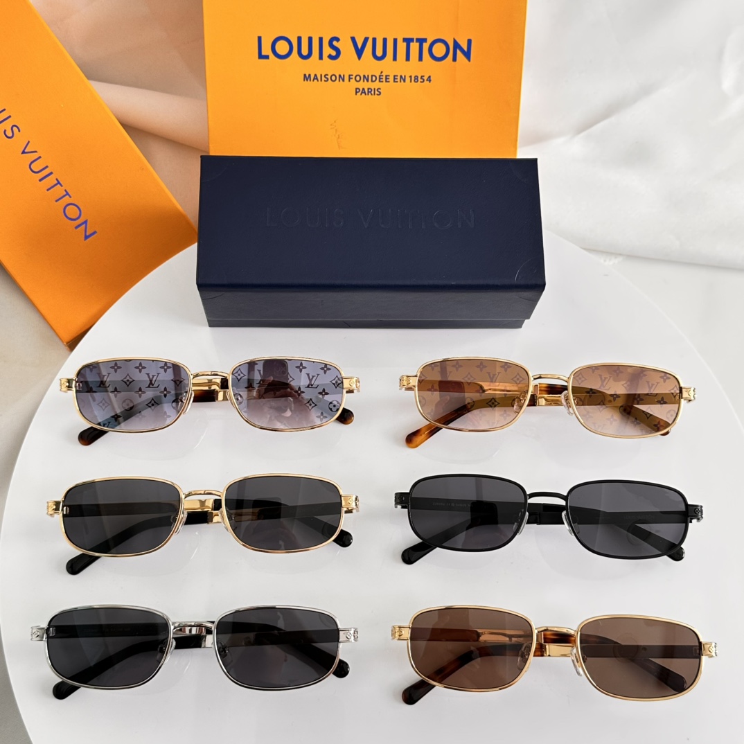 ‼️ 模特图 LOUIS VUITTO*米兰春夏新款～标志性花卉徽标logo镜腿，搭配时尚小方框MODE