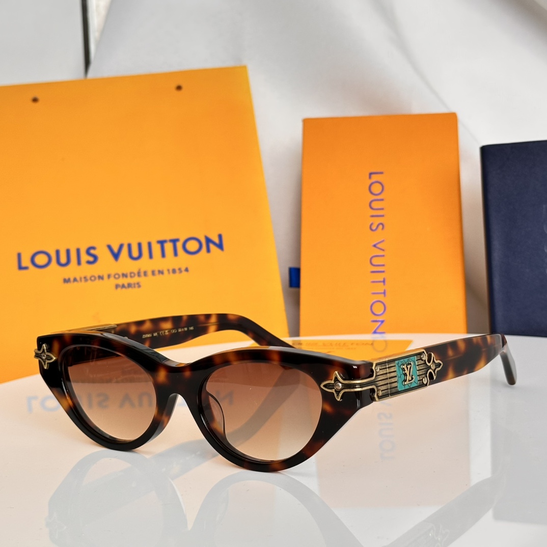 变色片‼️LOUIS VUITTO*镜框点缀着古铜色五金配件半字母组合钉花曲线周围的前面，而一个复杂的工