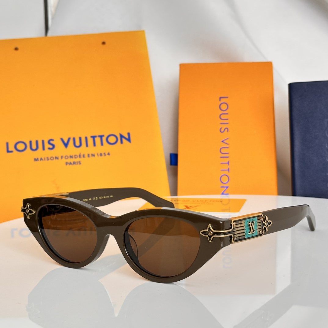 变色片‼️LOUIS VUITTO*镜框点缀着古铜色五金配件半字母组合钉花曲线周围的前面，而一个复杂的工