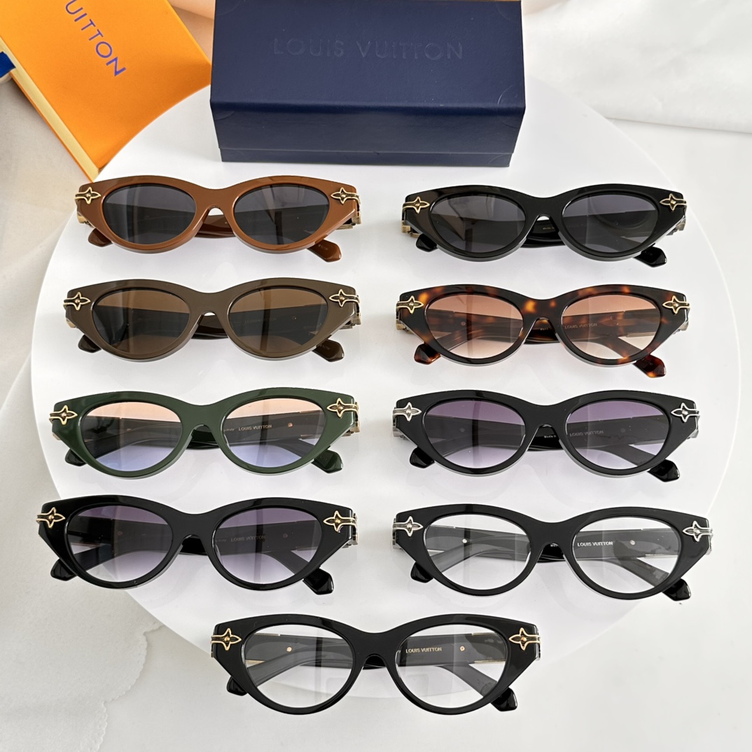 变色片‼️ 模特图 LOUIS VUITTO*镜框点缀着古铜色五金配件半字母组合钉花曲线周围的前面，而一