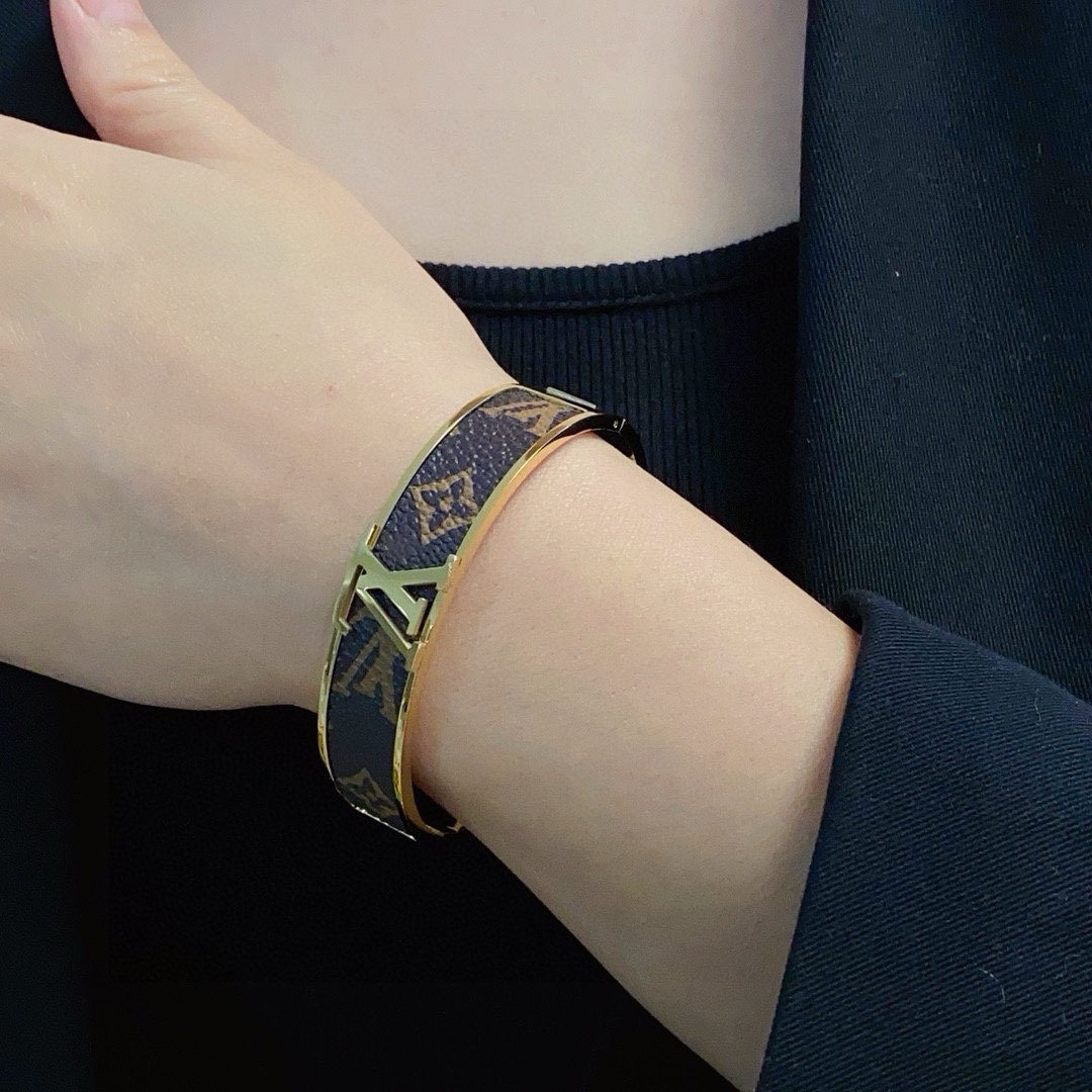 Louis Vuitton 新品 新款 LV中号宽版皮革纹印花手镯