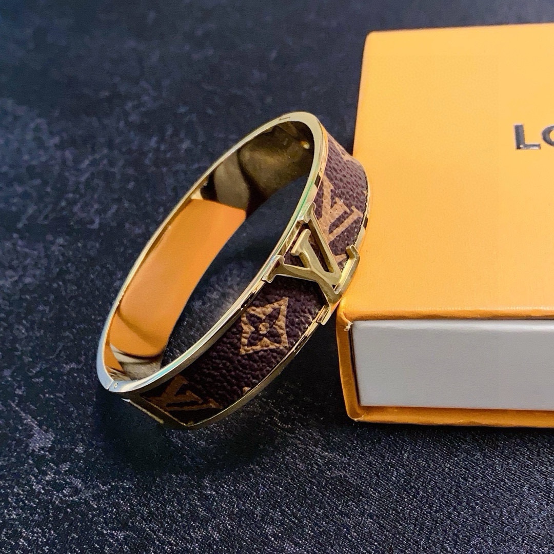 Louis Vuitton 新品 新款 LV中号宽版皮革纹印花手镯