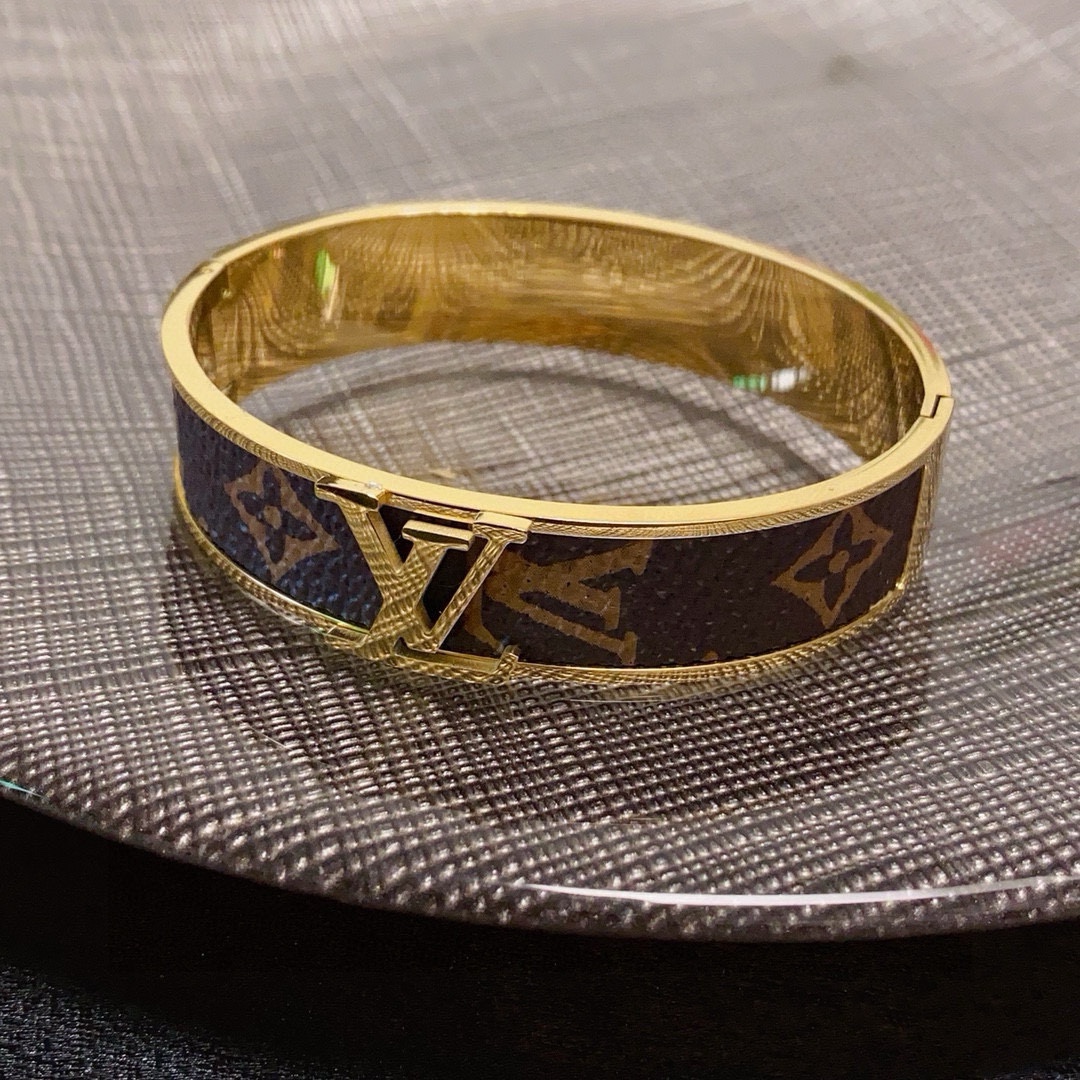 Louis Vuitton 新品 新款 LV中号宽版皮革纹印花手镯
