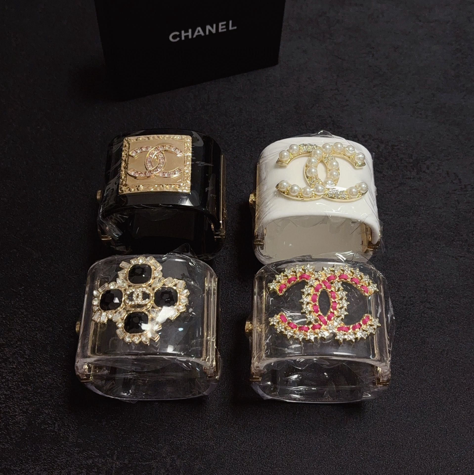 Chanel 新款 香奈儿宽版亚克力手镯：小香风chanel进口亚克力 电镀18K金 材质黄铜