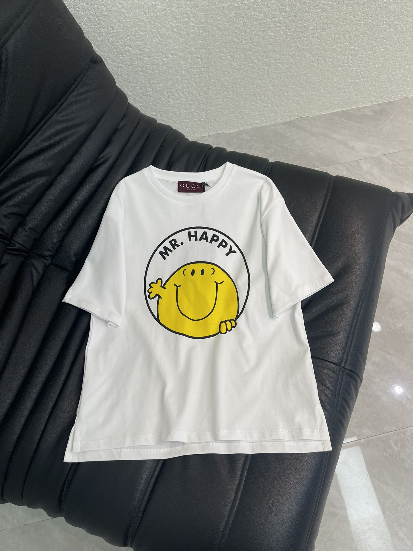 NO:753680,Gucc*26 new spring and summer cartoon smiley print round neck short-sleeved T-shirt丨Exclusive high-end version!  Full of design, clean and refreshing, full of youthful vitality, it’s really hard not to love it!  The concave shape makes it look good. The classic round neck design is simple and easy to wear. It is perfect for attracting attention when walking on the street!  It has a youthful and energetic feel and will turn heads when worn out on the street. The fabric is 100% customized and the texture is super comfortable!  Close your eyes and rush!  SML,,T-shirt,tees,t-shirt,19860909Gucc*26春夏新款卡通笑脸印花圆领短袖T恤丨独家高版出品！设计感十足 干净又清爽 满满的青春活力 真的狠难不爱啊！凹起造型来妥妥的好看经典的圆领设计简洁好穿 走在街上吸睛度满分！青春又活力的感觉穿出街回头率百分百定制面料 质感超级舒适！都给我闭眼冲！SML,,T-shirt,tees，t-shirt,,Women's clothing