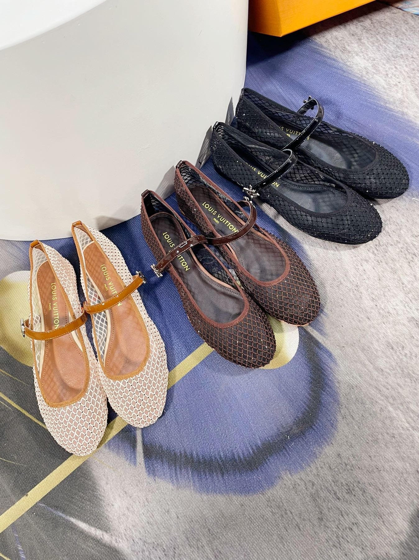 NO:872170,[1cm Heel Height] Lujia counters synchronize the new colors of the counter, welcome to compare, customized double-layer thickened mesh silk fabric for better shaping effect, matched with Australian imported rhinestone goddess essentials, silk material inside the foot pads. Italian imported logo genuine leather soles with private mold Log hardware buckles to create the most beautiful single product. Size 35-40 (34/41 customized) color black/apricot/coffee, single shoes, Louis Vuitton, Louis vuitton, real silk19860909【1cm跟高】 驴家专柜同步專櫃新款新色,闪亮出场,欢迎对比,定制双层加厚透网真丝面料 定型效果更佳,搭配澳洲进口水钻女神必备,垫脚内里真丝料.意大利进口logo真皮鞋底私模Log五金扣 ,打造最美单品.码数35-40(34/41订做)颜色黑色/杏色/咖啡色,单鞋,louis vuitton,louis vuitton,real silk,Women's Shoes