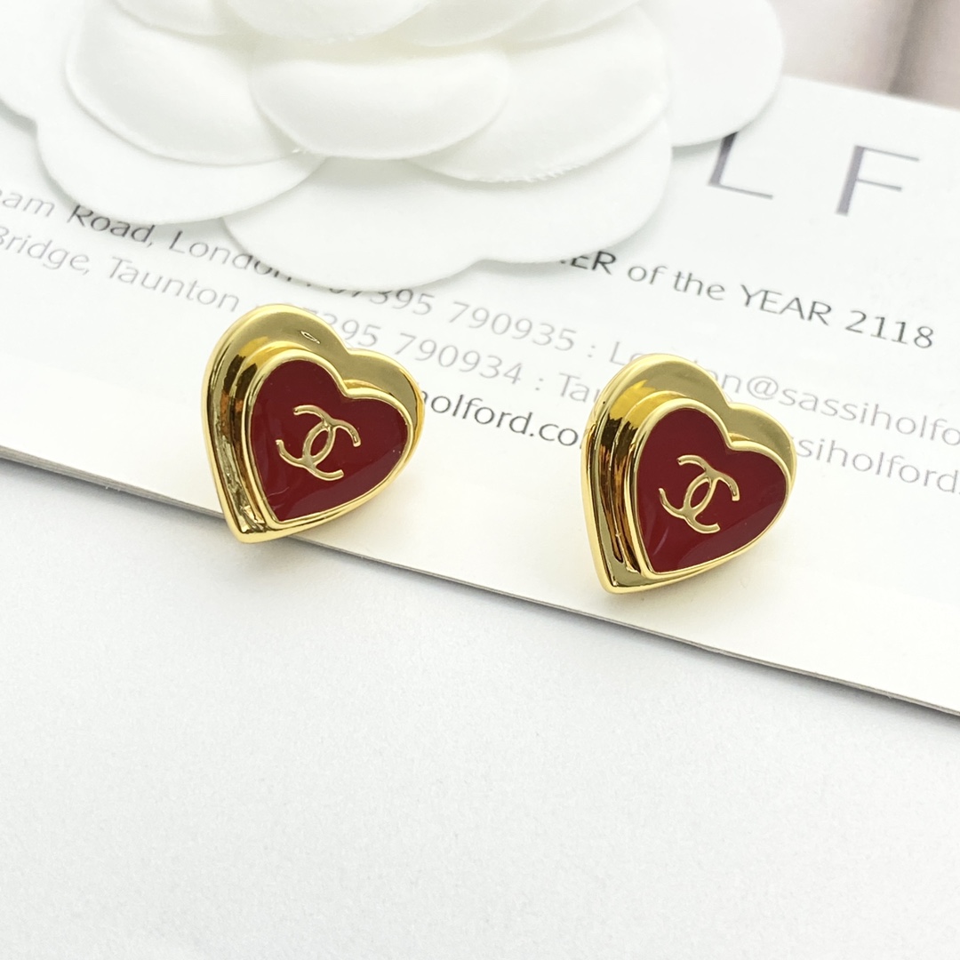 【Nuevo de hoy】Código E3340 0247820 🛍Pendientes Chanel en tendencia🔥Nuevo🆕🆕🆕 😎Pendientes CHAN 26 de corazón esmalt…