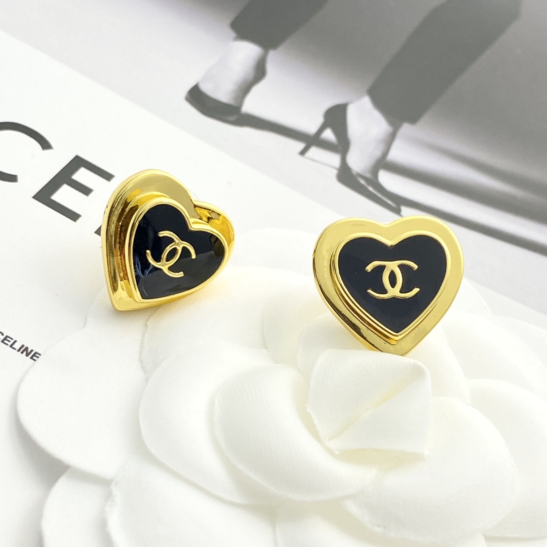 【Nuevo de hoy】Código E3340 0247820 🛍Pendientes Chanel en tendencia🔥Nuevo🆕🆕🆕 😎Pendientes CHAN 26 de corazón esmalt…