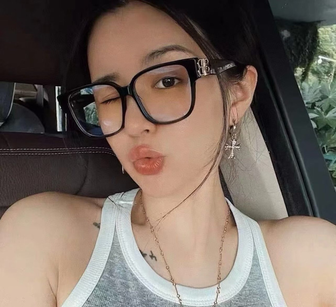 ⭐️BB0104O\n经典永不过时BB金标黑框\nzp级高品质，男女适合佩戴\n️自配度数，日常时髦穿搭单品✅