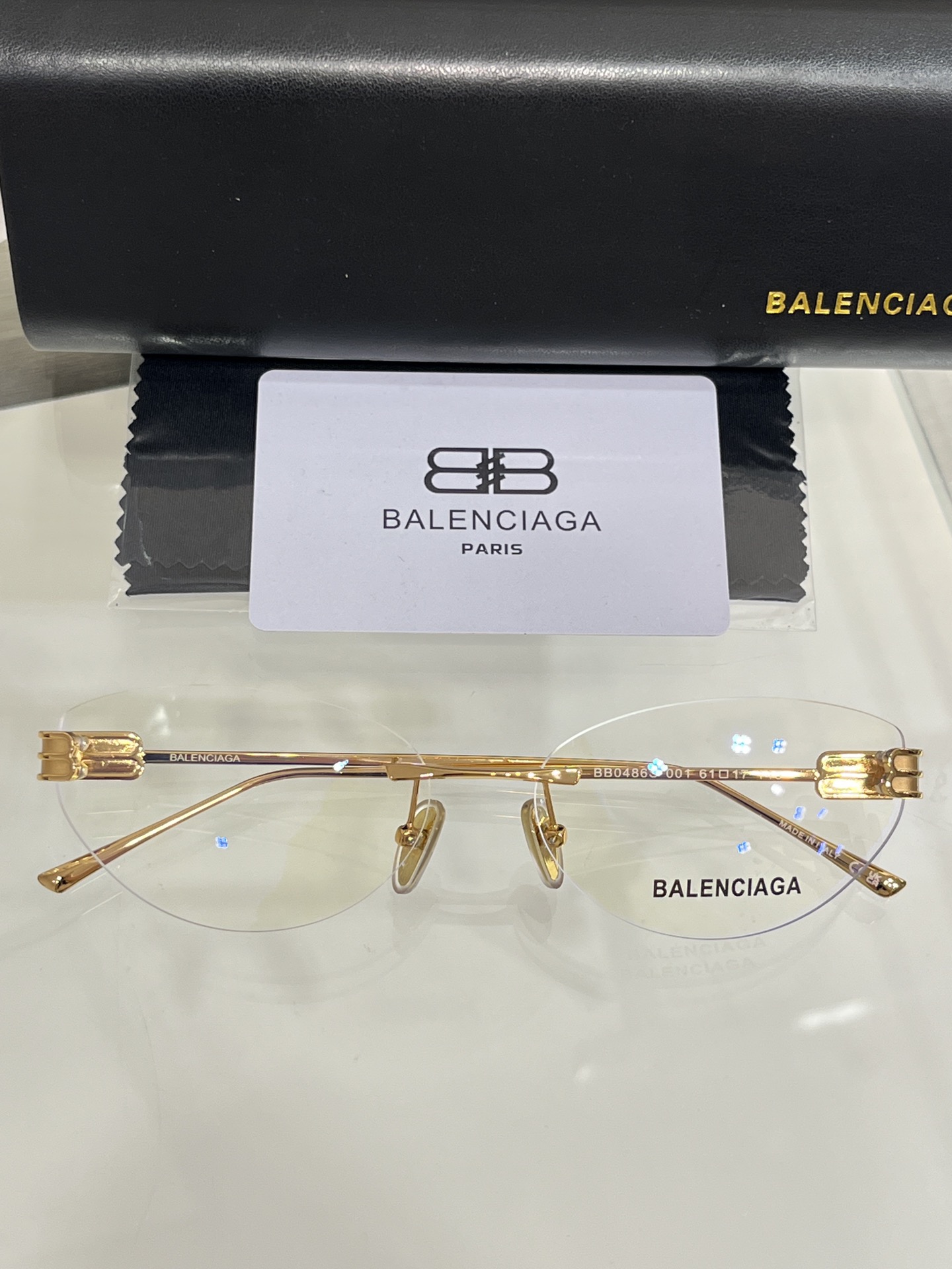 ⭐️BB0486S\n巴黎*家无框眼镜\n️自配度数镜片\n金银2色超级好看，高智感素颜镜框