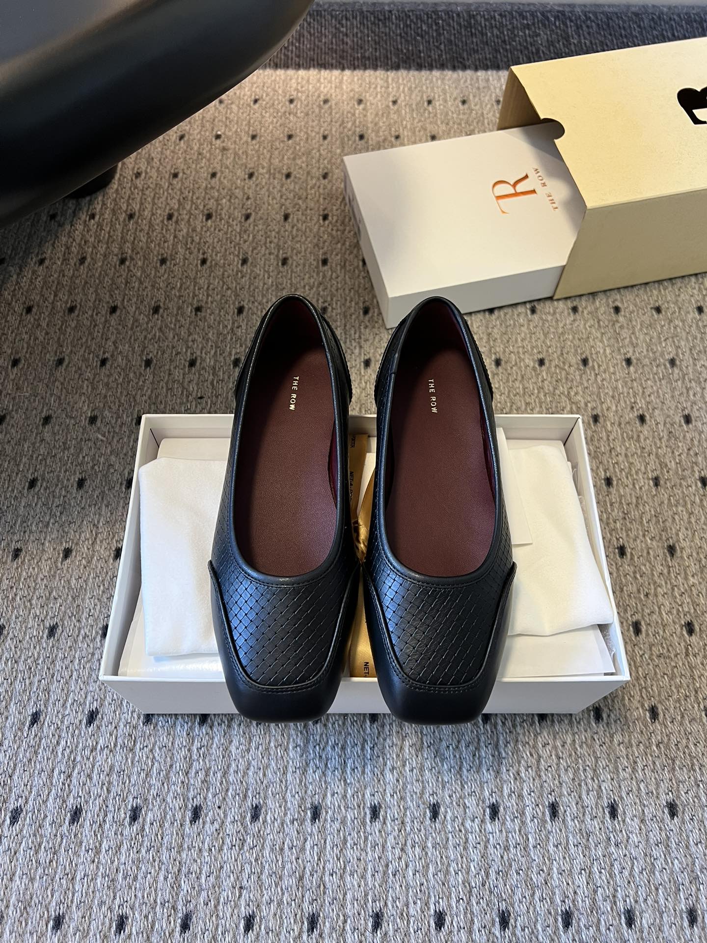 더로우 램스킨 블랙 화이트 펌프스 레플리카 16273