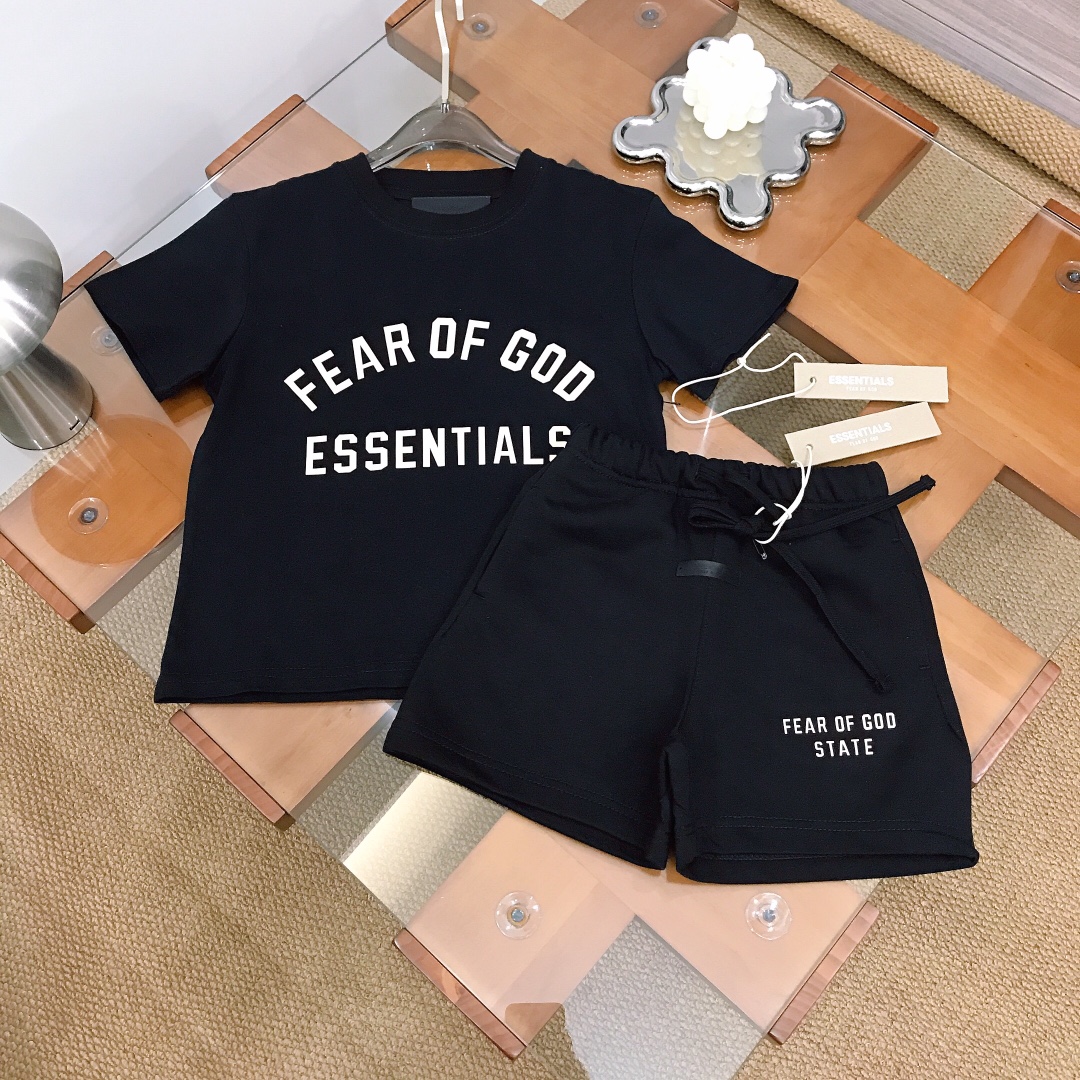 NO:763014,[Ready stock] ES latest suit [short-sleeved sweatshirt and shorts] three-dimensional flocking LOGO logo series on the chest ~ paired with a thin terry sweatshirt and cotton sweatshirt pants. The gum seal logo logo is widened on the neckline. The fabrics of the tops and pants are inconsistent ~ the version is crisp and stylish with exquisite sewing technology. High-end fashionable style, the upper body effect is very good!  Color gray black Size--130-140-150, clothes, hoodie, sweatshirts, shorts, T-shirt,19860909【现货发】  ES最新款套装【短袖卫衣短裤】胸前立体植绒LOGO标志系列～搭配薄款毛圈卫衣棉系卫衣裤 胶质章标logo标志加宽领口设计 上衣裤子面料不一致～版型挺括有型搭配精致缝制工艺 高级时髦款 上身效果非常好！ 颜色灰色 黑色 尺寸--130-140-150,衣服,hoodie,sweatshirts,shorts,T-shirt,,Children's