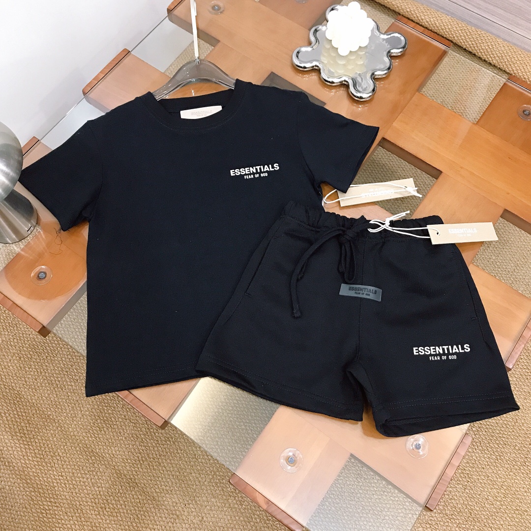 NO:762886,[Ready stock] ES latest suit [short-sleeved sweatshirt and shorts] three-dimensional offset printed LOGO logo series on the chest ~ paired with a thin terry sweatshirt and cotton sweatshirt pants. The rubber seal logo logo is widened on the neckline. The fabrics of the top and pants are inconsistent ~ the version is crisp and stylish with exquisite sewing technology. The upper body effect is very good!  Color Gray Black Dark Gray Size--130-140-150, clothes, hoodie, sweatshirts, shorts, T-shirt,19860909【现货发】  ES最新款套装【短袖卫衣短裤】胸前立体胶印LOGO标志系列～搭配薄款毛圈卫衣棉系卫衣裤 胶质章标logo标志加宽领口设计 上衣裤子面料不一致～版型挺括有型搭配精致缝制工艺 高级时髦款 上身效果非常好！ 颜色灰色 黑色 深灰色 尺寸--130-140-150,衣服,hoodie,sweatshirts,shorts,T-shirt,,Children's