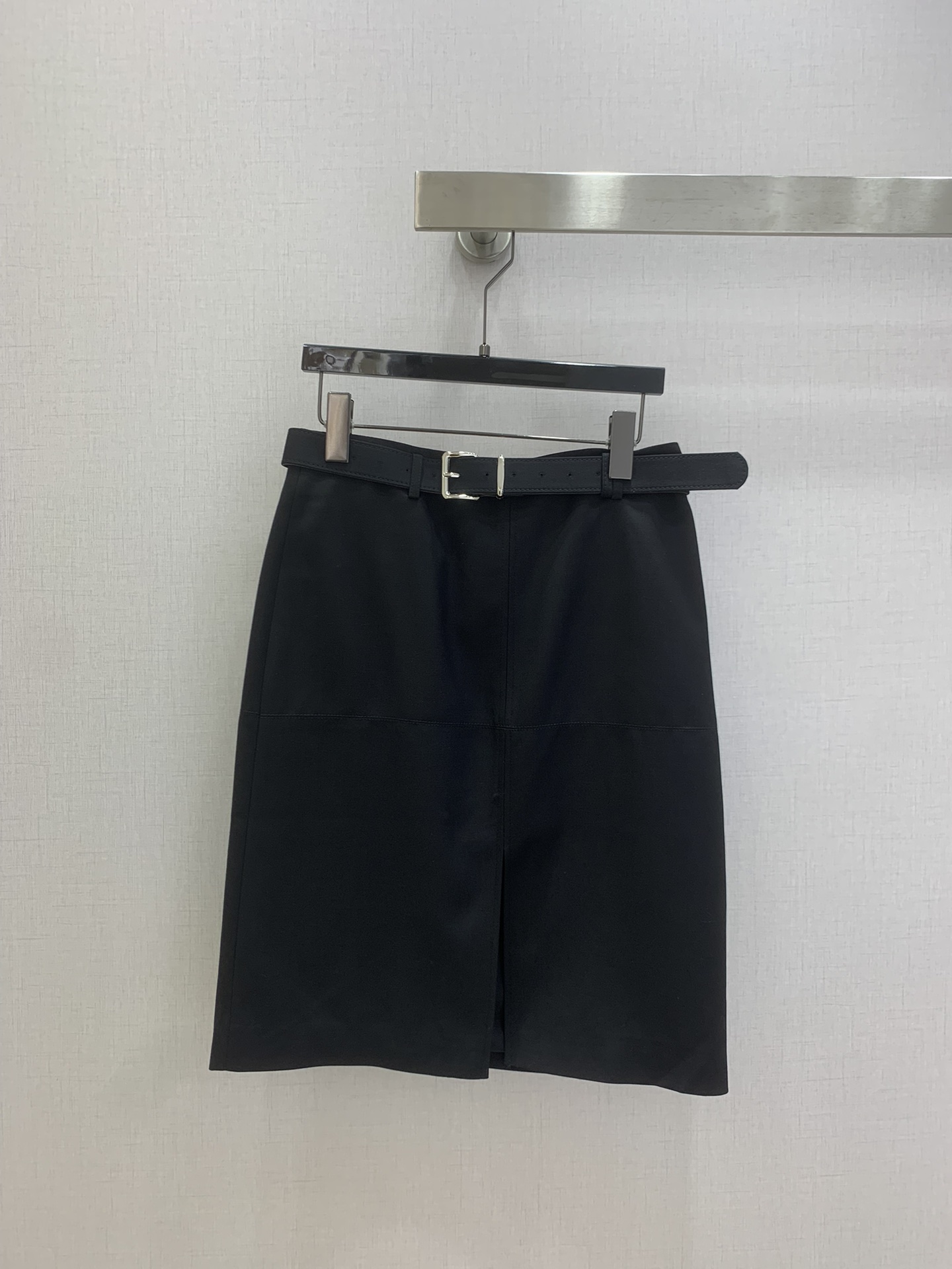 NO:753788,Highly recommended 26 early spring new style belted suit slit skirt suit material front slit straight five-quarter skirt two colors SMLXL code high quality ABC,,skirts,business suit,19860909强烈推荐 26早春新款 腰带西装开衩半裙 西装料前开叉直筒五分裙 两个色 SMLXL码 高品质ABC,,skirts,business suit,,Women's clothing