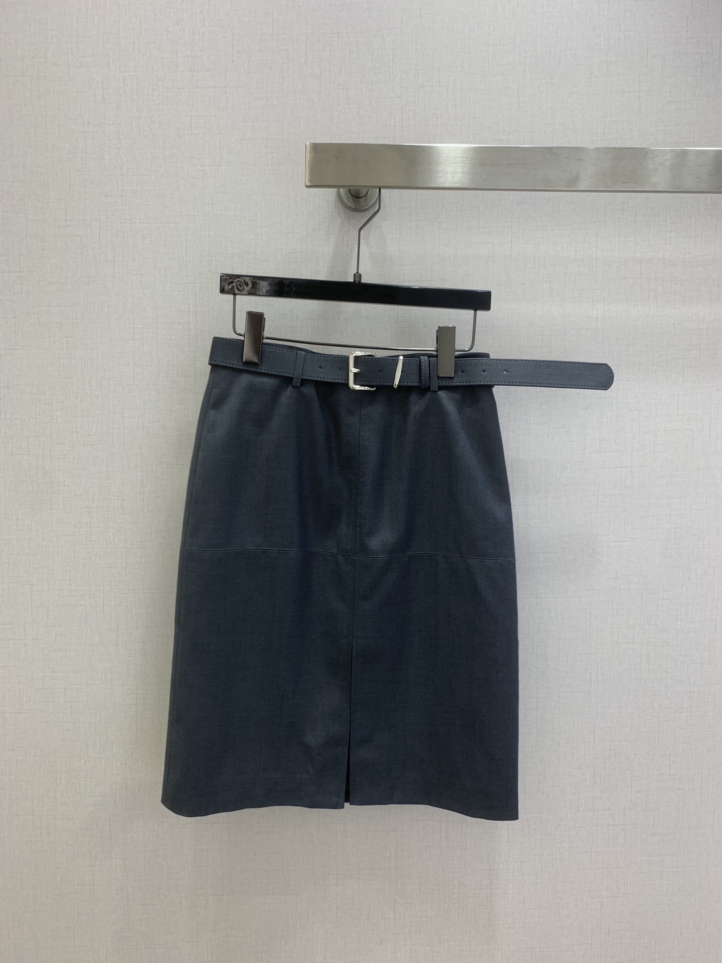 NO:753792,Highly recommended 26 early spring new style belted suit slit skirt suit material front slit straight five-quarter skirt two colors SMLXL code high quality ABC,,skirts,business suit,19860909强烈推荐 26早春新款 腰带西装开衩半裙 西装料前开叉直筒五分裙 两个色 SMLXL码 高品质ABC,,skirts,business suit,,Women's clothing