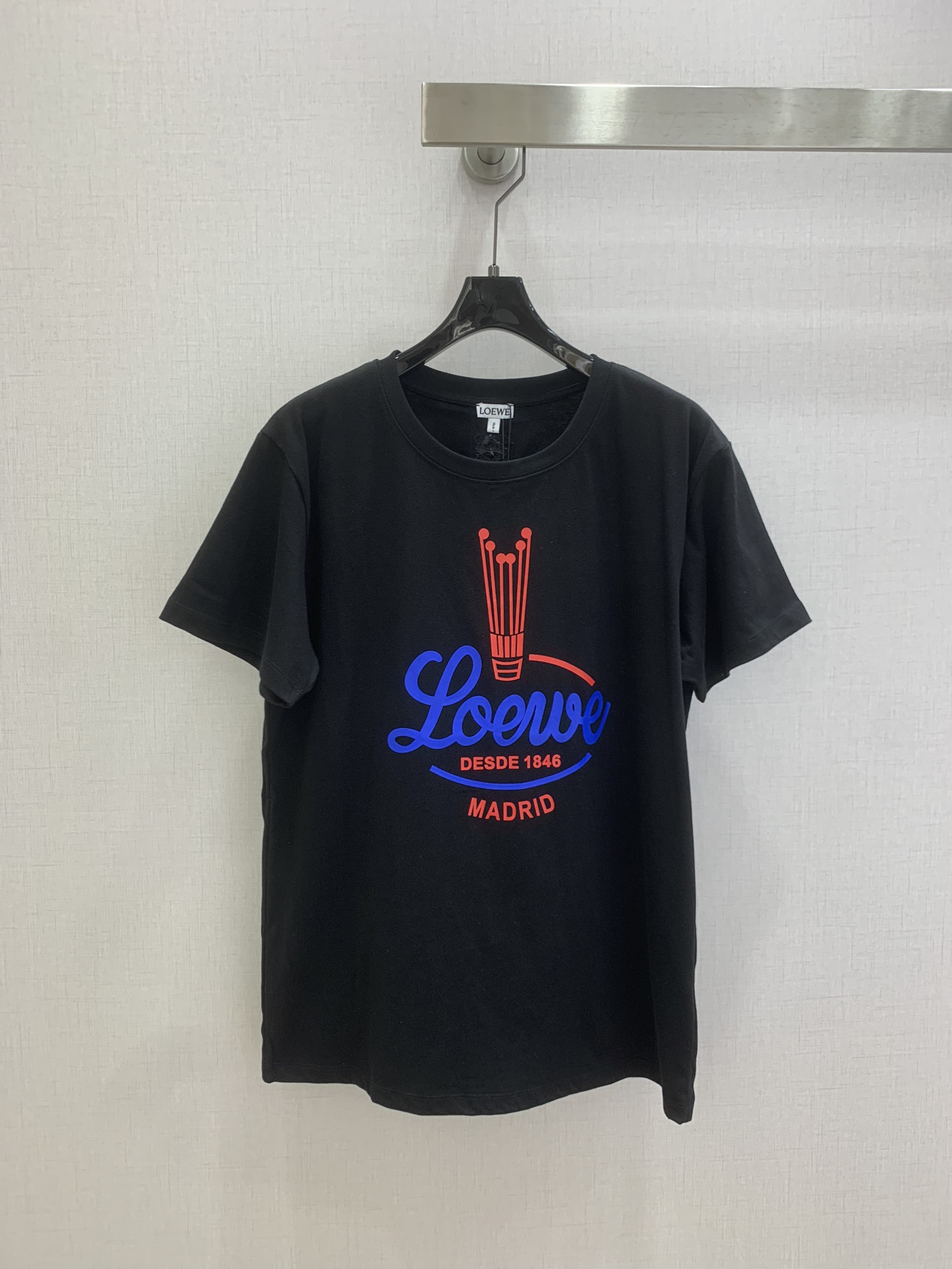 NO:753835,Highly recommended 26 early spring new printed short-sleeved T-shirt; made of cotton fabric with soft and delicate texture; custom-made washed wheat accessories. The loose and large version is comfortable and good-looking on the upper body!  Two colors SML code high quality ABC,,T-shirt,tees,t-shirt,19860909强烈推荐 26早春新款 印花短袖T恤；采用棉面料质感柔软细腻；定制洗水麦辅料齐.版型宽松大版上身效果舒适好看！两个色 SML码 高品质ABC,,T-shirt,tees，t-shirt,,Women's clothing