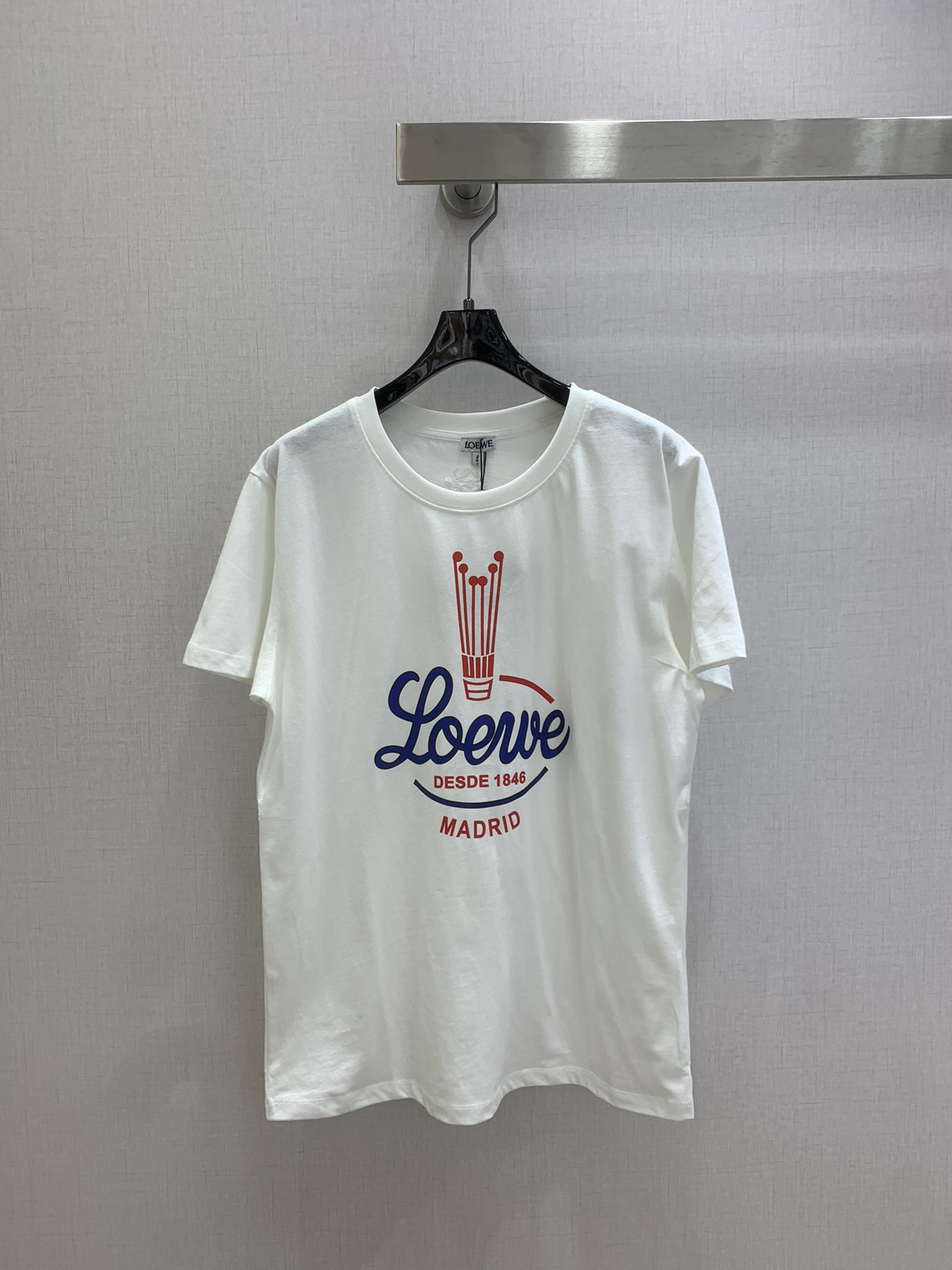 NO:753839,Highly recommended 26 early spring new printed short-sleeved T-shirt; made of cotton fabric with soft and delicate texture; custom-made washed wheat accessories. The loose and large version is comfortable and good-looking on the upper body!  Two colors SML code high quality ABC,,T-shirt,tees,t-shirt,19860909强烈推荐 26早春新款 印花短袖T恤；采用棉面料质感柔软细腻；定制洗水麦辅料齐.版型宽松大版上身效果舒适好看！两个色 SML码 高品质ABC,,T-shirt,tees，t-shirt,,Women's clothing