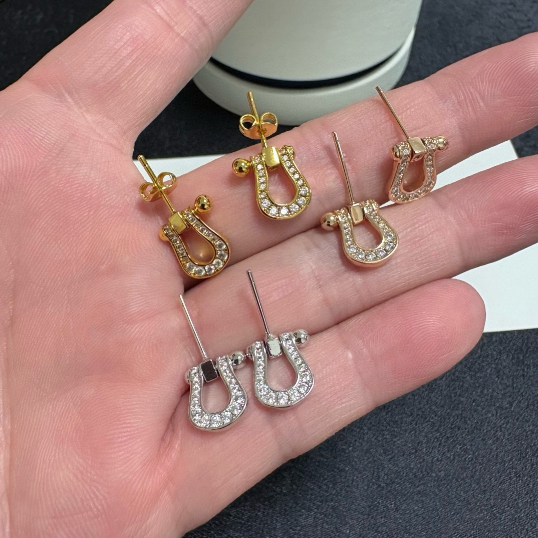 Fred 新品发布 火爆 Fred斐登玫瑰金满钻小马蹄中性款高品质小耳钉
