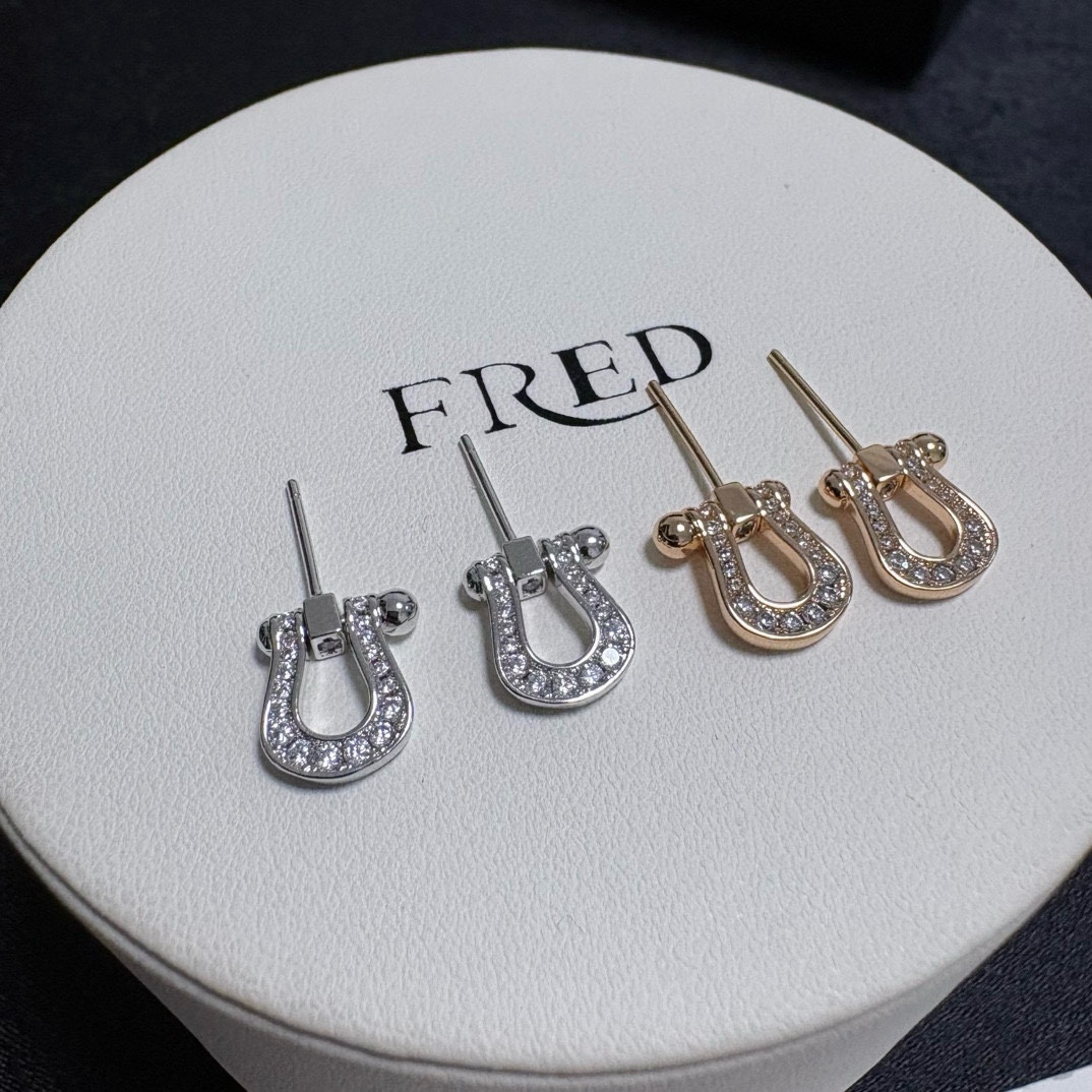 Fred 新品发布 火爆 Fred斐登玫瑰金满钻小马蹄中性款高品质小耳钉