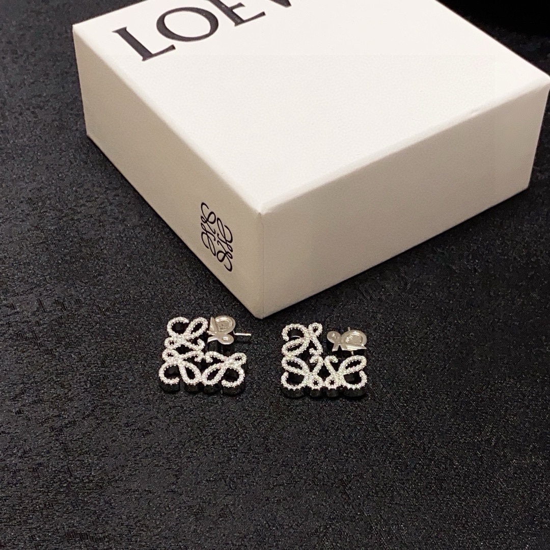 Loewe 新款 罗意威LOEWE满钻耳钉