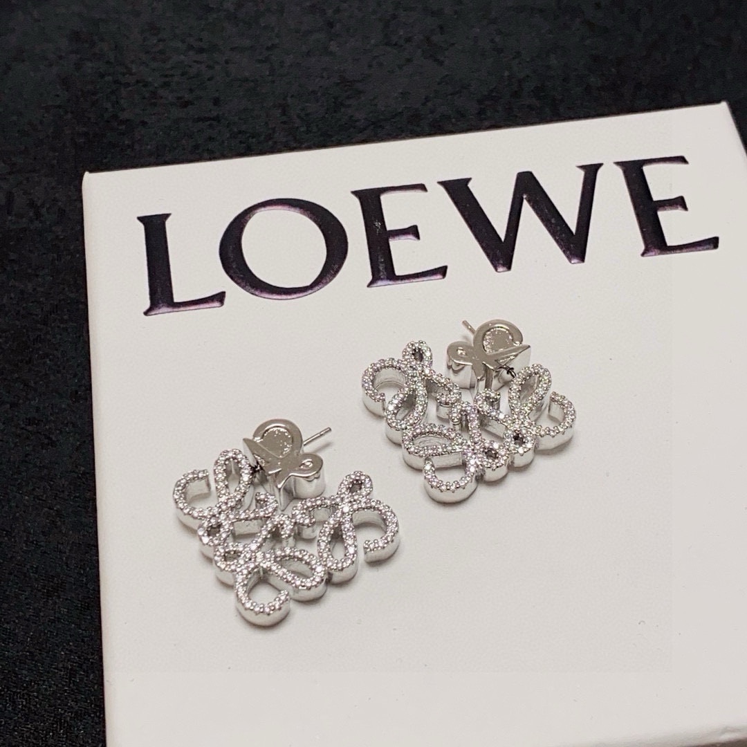 Loewe 新款 罗意威LOEWE满钻耳钉