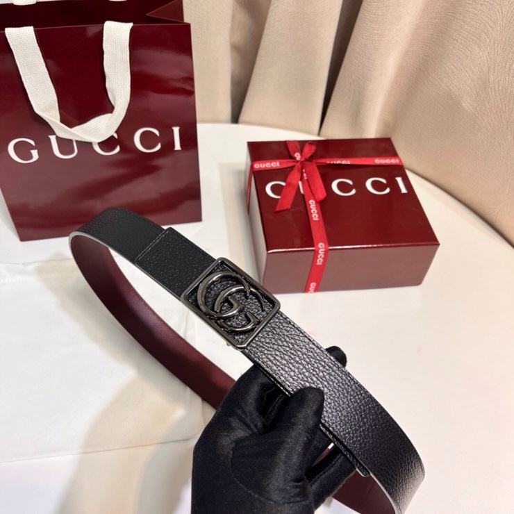 UCCI 新款 GG Marmont系列引入了受档案启发的轮廓