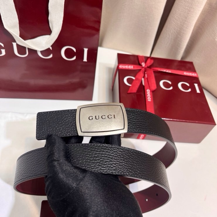 GUCCI 新款 GG Marmont系列引入了受档案启发的轮廓