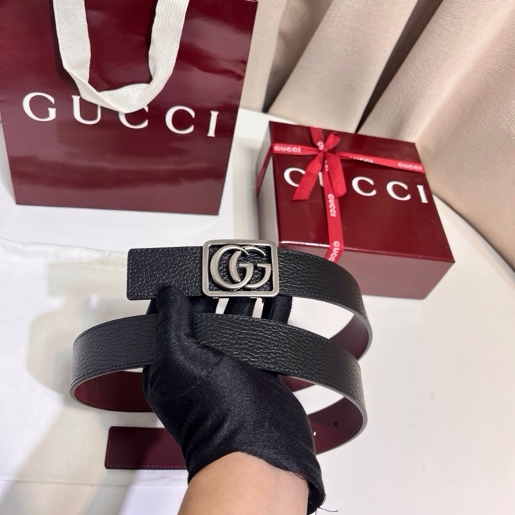 GUCCI 新款 GG Marmont系列引入了受档案启发的轮廓