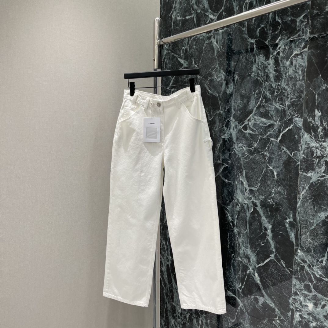 NO:775474,Xiaoxiang 26 early spring new style straight-leg jeans, classic multi-pocket + high-waist tailoring, slimming and flattering leg shape, pear-shaped figure friendly! The fabric is elastic, comfortable and not tight to wear, and can be easily used for daily commuting and dating. The washed blue is full of retro feel, versatile and not picky, it looks great with any shirt, sweater or sweater~ One color in stock SMLXL, Chanel-clothing, chanel, hoodie, sweatshirts, jeans, shirts,19860909小香 26早春新款 直筒牛仔裤 经典多口袋+高腰剪裁 显瘦又修饰腿型 梨形身材友好!面料有弹性 穿着舒适不紧绷,日常通勤,约会都能轻松驾驭.水洗蓝色复古感满满,百搭不挑人,随便配衬衫,针织衫或卫衣都很出彩~一个色现货SMLXL,香奈儿-服装,chanel,hoodie,sweatshirts,jeans,shirts,,Women's clothing