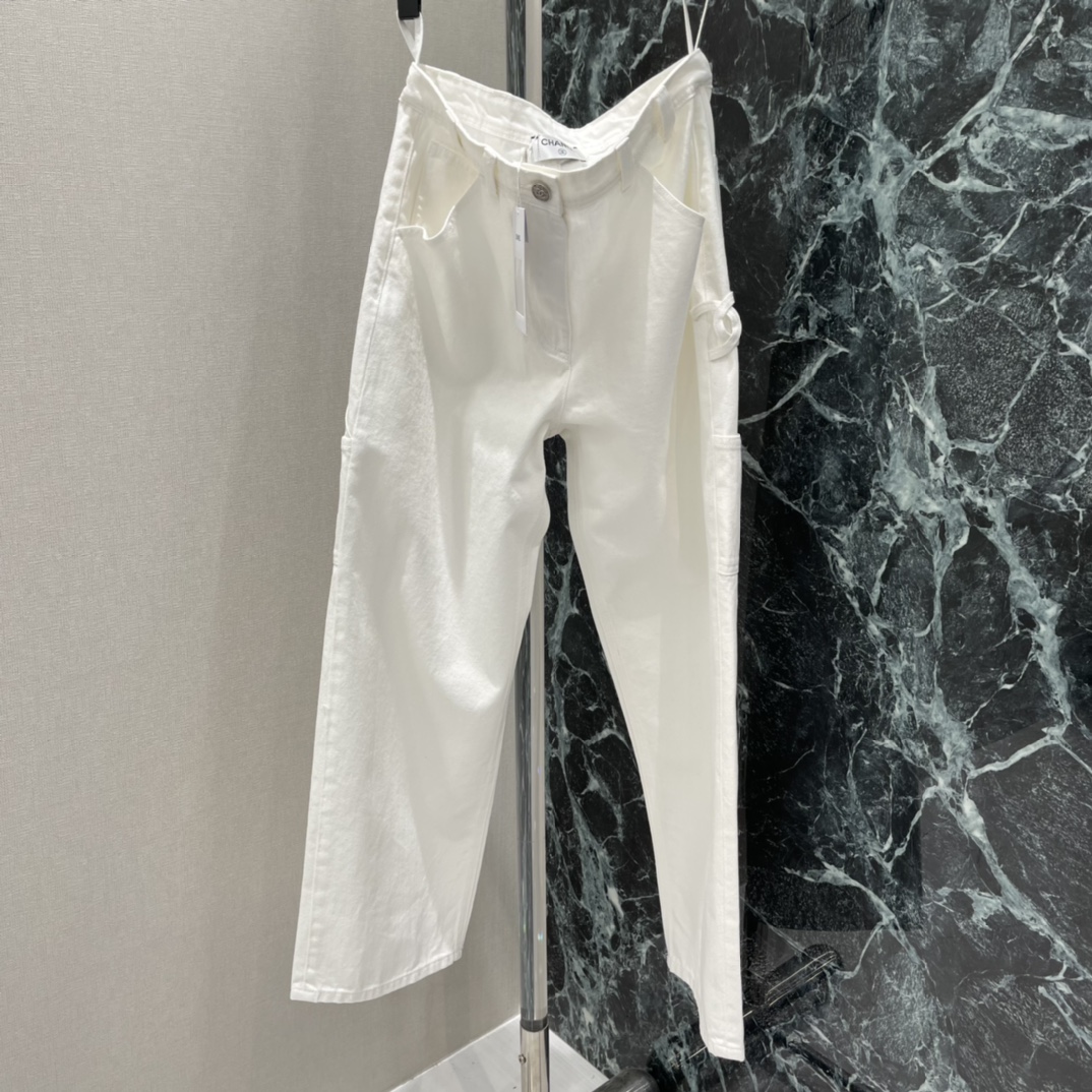 小香 26早春新款 直筒牛仔裤 经典多口袋+高腰剪裁 显瘦又修饰腿型 梨形身材友好!面料有弹性 穿着舒适