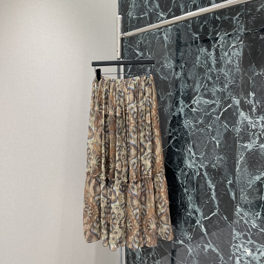 NO:774946,The highest version on the market, the girl inspects the goods, trims the three marks on the threads, and delivers the goods. You can send pictures and videos. If you want quality and service, please add me on WeChat. We will not accept urgent orders. INTO THE EAS 26 spring and summer new palm grass skirt Inspired by ancient Greek and Roman art, light brown background with retro curly grass print, oil painting texture full of high-density mesh material, layered pleat design, elastic waistband is very figure-friendly, elegant and flexible skirt, full of holiday atmosphere! Daily commute  It can be easily worn on vacation. Pair it with a simple top or a shirt of the same series, and you can directly capture the literary and artistic temperament. One color SML, women's clothing, skirts, shirts,19860909市面最高版本小妹验货、修剪线头上三标、发货可发图及拍视频,要品质要服务的加我微信,不接急单. INTO THE EAS 26春夏新款 棕榈卷草半裙 灵感源自古希腊罗马艺术 浅棕底色配复古卷草印花 油画质感满满高密网纱材质 层叠褶皱设计 松紧腰头超显身材友好 裙摆飘逸灵动 度假氛围感拉满!日常通勤 度假都能轻松驾驭 搭配简约上衣或同系列衬衫,文艺气质直接拿捏.一个色SML,女装,skirts,shirts,,Women's clothing