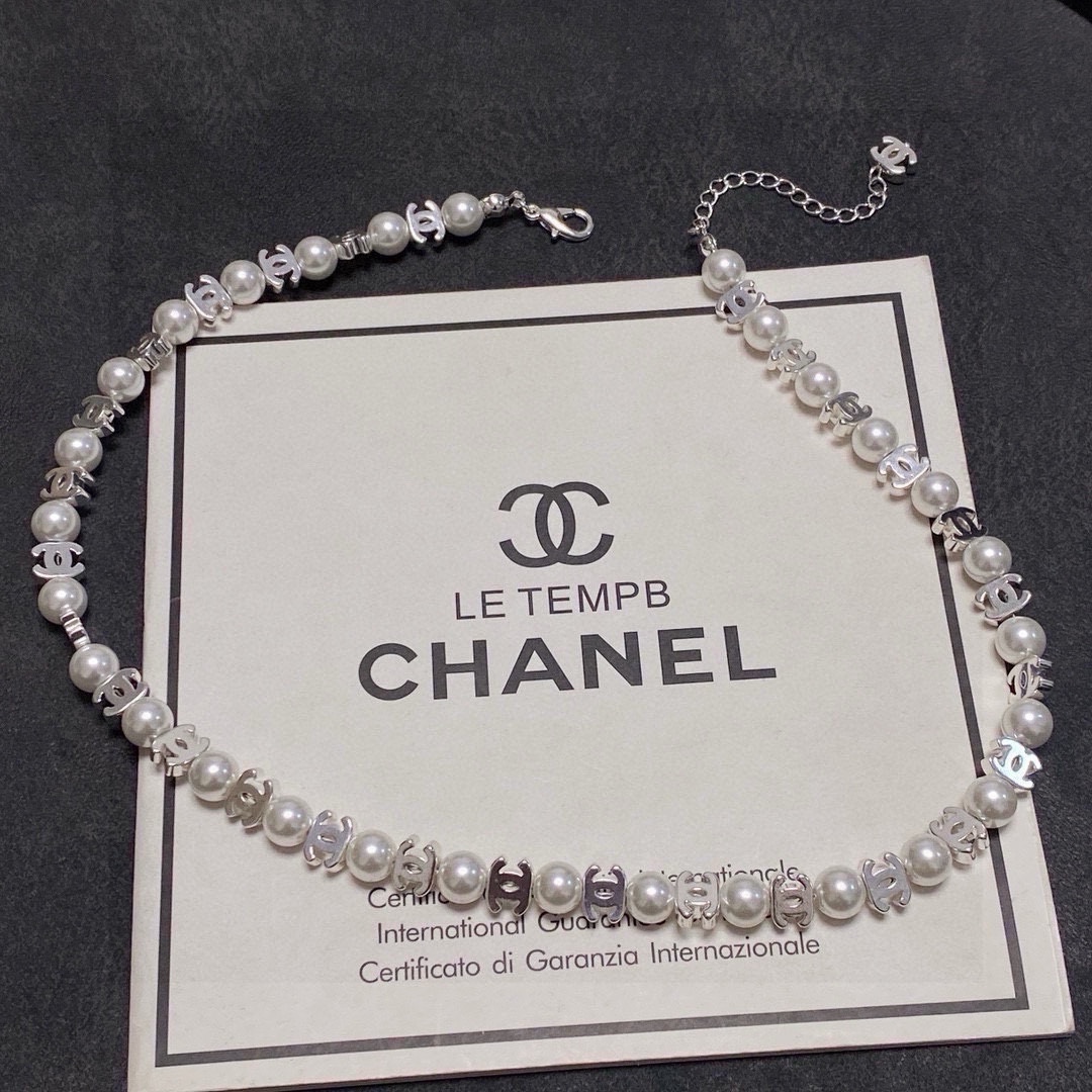 Chanel 香奈儿Chanel最新款珍珠项链 超个性 百搭款特别特别赞 整体细节非常令人惊喜