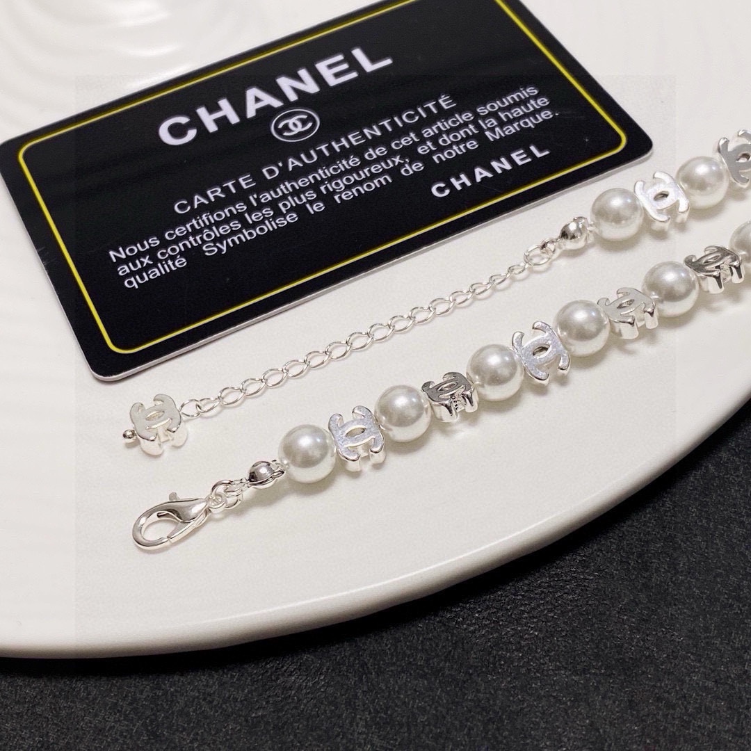 Chanel 香奈儿Chanel最新款珍珠项链 超个性 百搭款特别特别赞 整体细节非常令人惊喜