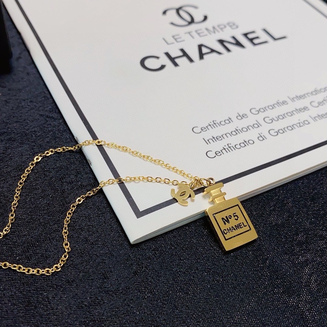 Chanel 香奈儿Chanel双C字母香水瓶自由伸缩调节最新款 细项链 14K精钢保色超个性