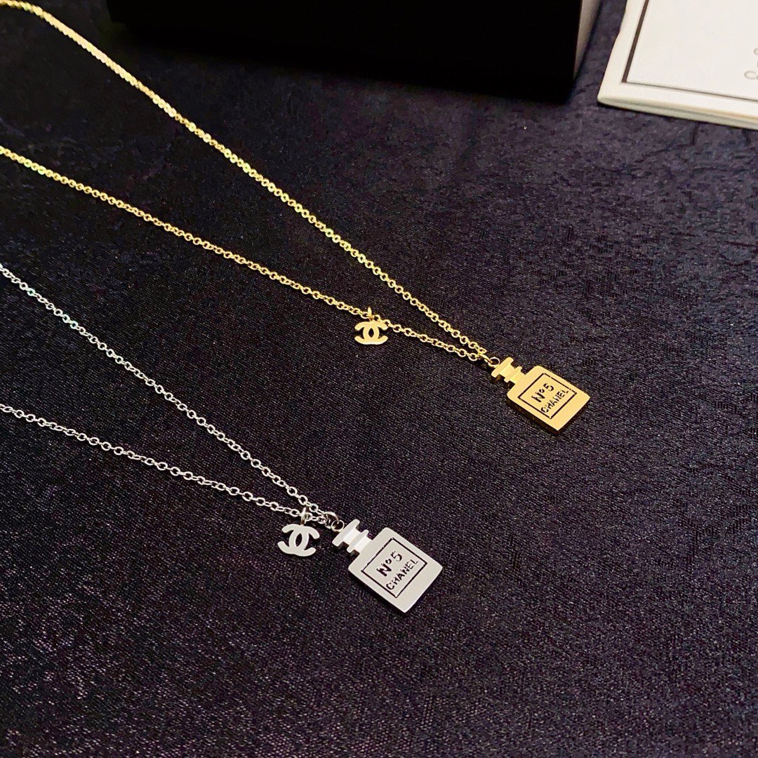 Chanel 香奈儿Chanel双C字母香水瓶自由伸缩调节最新款 细项链 14K精钢保色超个性